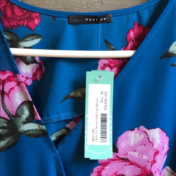 Flowered blouse. - Picture 3 of 3